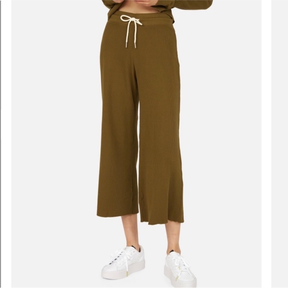 Mate the label organic thermal wide leg crop pants in olive green size small